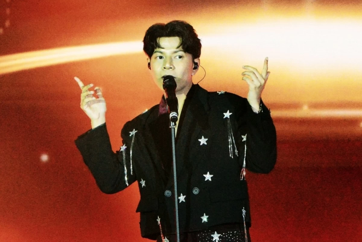 Thai singer Boy Sompob performing at Luvcon 2024 concert in Manila (Jonathan Hicap) 