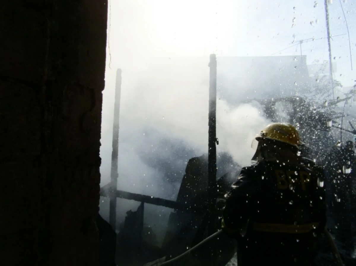 The fire in Barangay Cupang, Muntinlupa (Photo from the Muntinlupa City Fire Station) 
