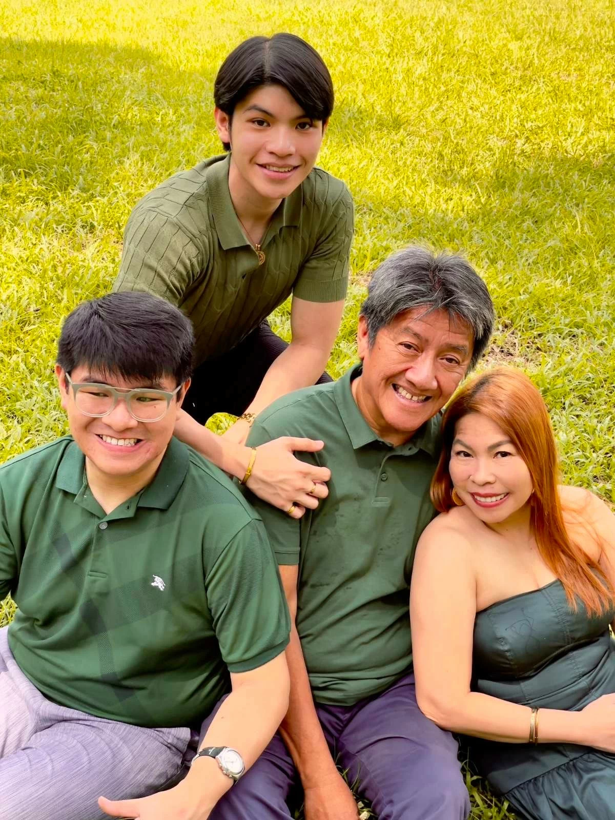 Fedi with his younger brother Francis, dad Rico, and mom Chrissy