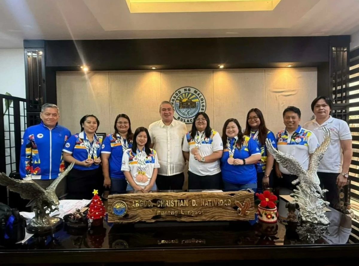 Following their participation in the 33rd SEA Games last December, the Philippine Women’s Chess Team recently paid a courtesy call to Hon. Mayor Atty. Christian D. Natividad of Malolos, Bulacan. The visit also served as part of the team’s preparation for the 2026 Philippine National Women’s Chess Championship titled “The Battle of the Women’s Masters.” From left are GM Eugene Torre, WGM Janelle Mae Frayna, WIM Jan Jodilyn Fronda, WIM Ruelle Canino, Hon. Atty. Christian D. Natividad, Mayor of Malolos City, WFM Shania Mae Mendoza, WIM Bernadette Galas, WIM Marie Antoinette San Diego, GM Jayson Gonzales, NCFP CEO, IA Reden Cruz, NCFP Rating and Administrative Officer.
