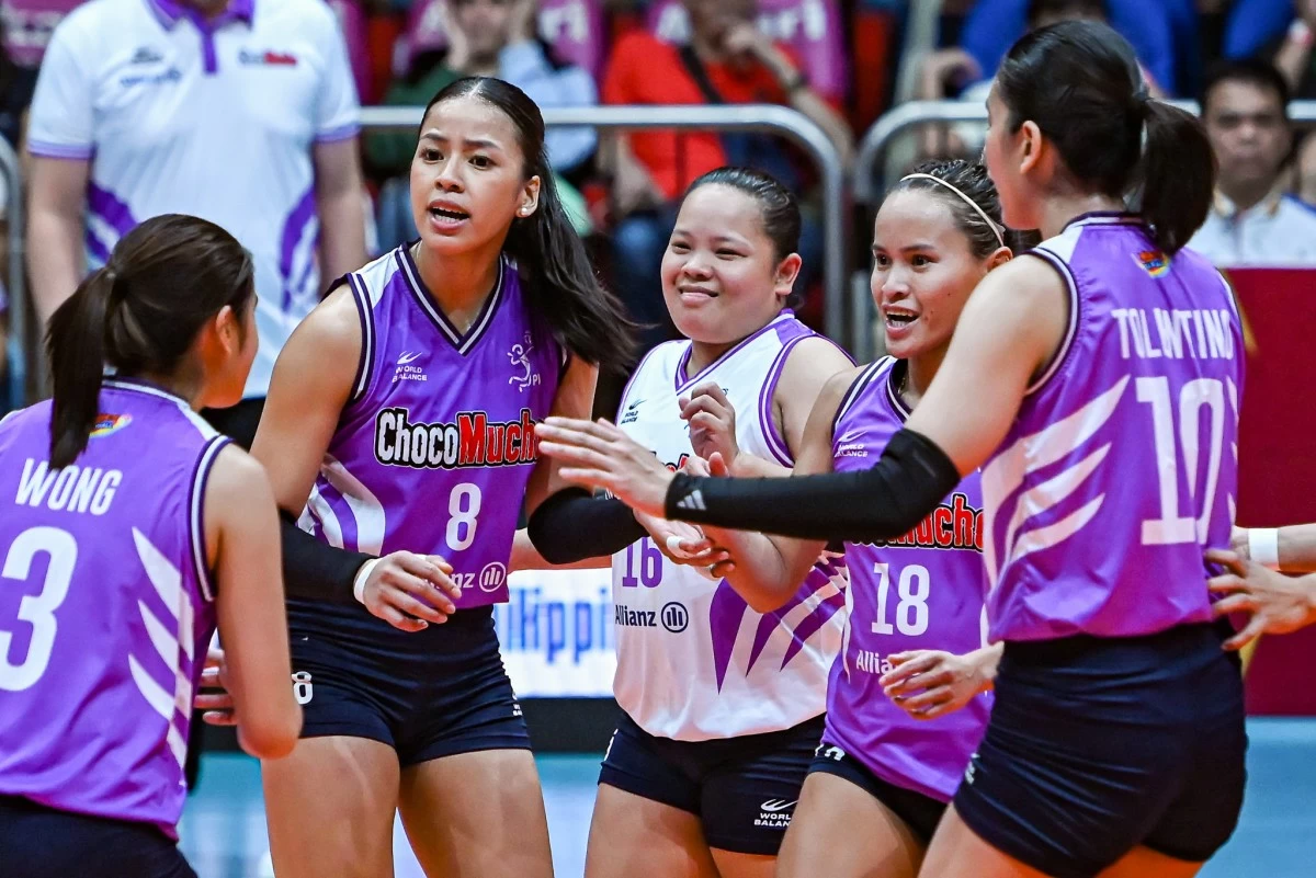Members of the Choco Mucho Flying Titans celebrate a point in their match against the Akari Chargers. (PVL Images)