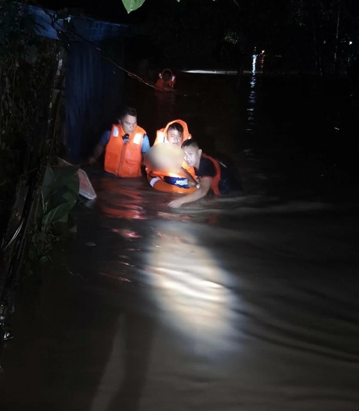 
FLASHFLOOD hit Negros Occidental on Saturday night, Jan. 31, due to heavy rain from the shearline. (BFP-Toboso)
