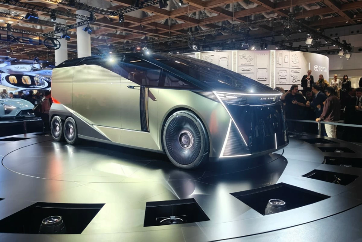 The Lexus LS (Luxury Space) Concept