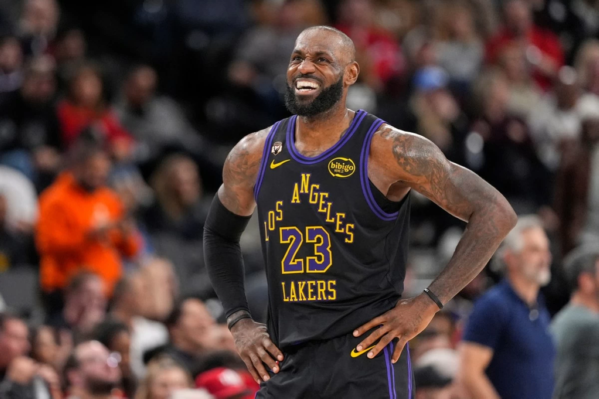 Los Angeles Lakers forward LeBron James catches his break during the second half of an NBA basketball game against the Los Angeles Clippers, Thursday, Jan. 22, 2026, in Inglewood, Calif. (AP Photo/Mark J. Terrill)