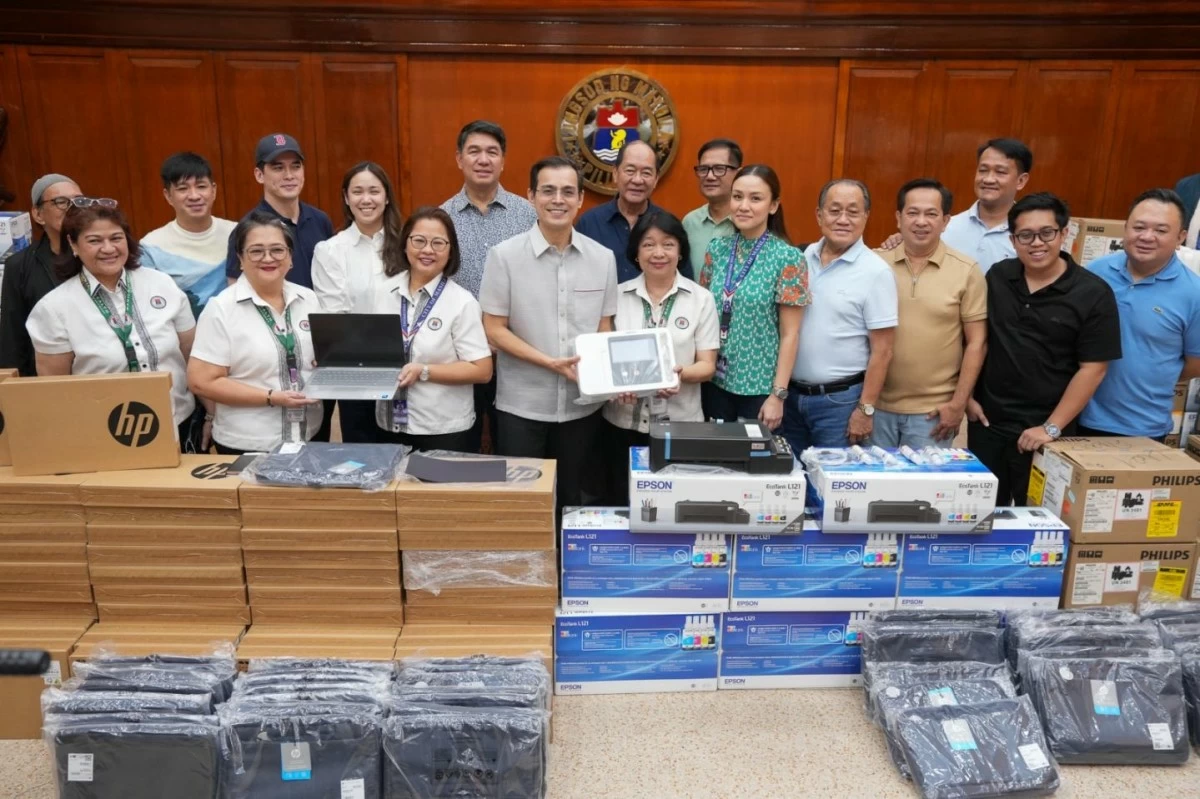 Manila Mayor Francisco “Isko Moreno" Domagoso, together with Vice Mayor Chi Atienza, led the turnover ceremony of 100 ECG machines, 100 laptops, and 100 printers to the 44 health centers across the city on Monday, Feb. 2. (Photo from Manila PIO)