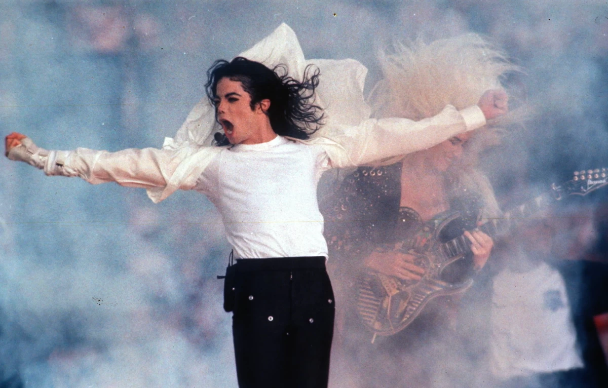 Micheal Jackson performs at the 1993 Super Bowl Halftime Show (AP) 