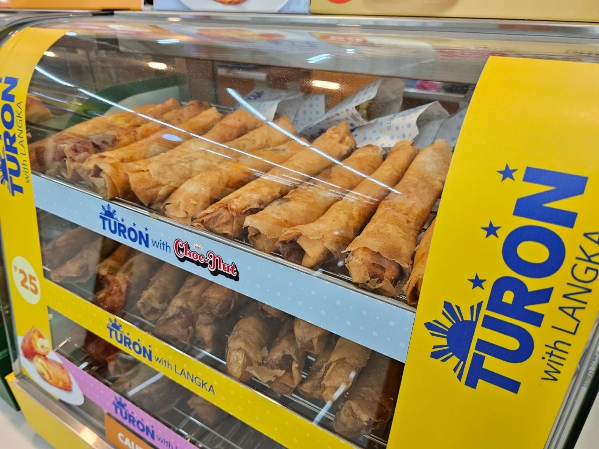Turon favorites on display, ready for customers, supported by Reginal Del Rosario’s expanded supply to SM Markets that grew from lumpia wrappers to other SM Eats product ingredients like saba bananas, singkamas, and togue.

