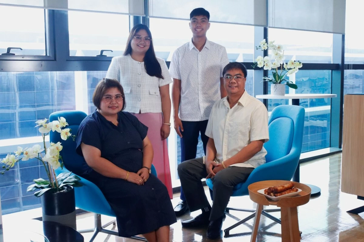 Reginal Del Rosario with his family, who continue to help build the business through hands-on production and delivery, even in the early years, when Reginal and his wife personally made wrappers and fulfilled orders themselves.