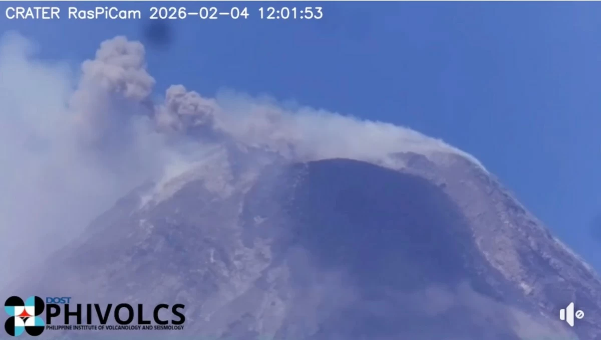 Ash emission from Mayon Volcano’s summit crater at 12:01 p.m. on Feb. 4, 2026, generated a grayish plume that rose about 50 meters above the crater before drifting west-northwest, as recorded by the Mayon Volcano Observatory’s Crater RasPiCamera. Alert Level 3 remains in effect. Entry into the six-kilometer permanent danger zone is prohibited. (Philippine Institute of Volcanology and Seismology/Screenshot)