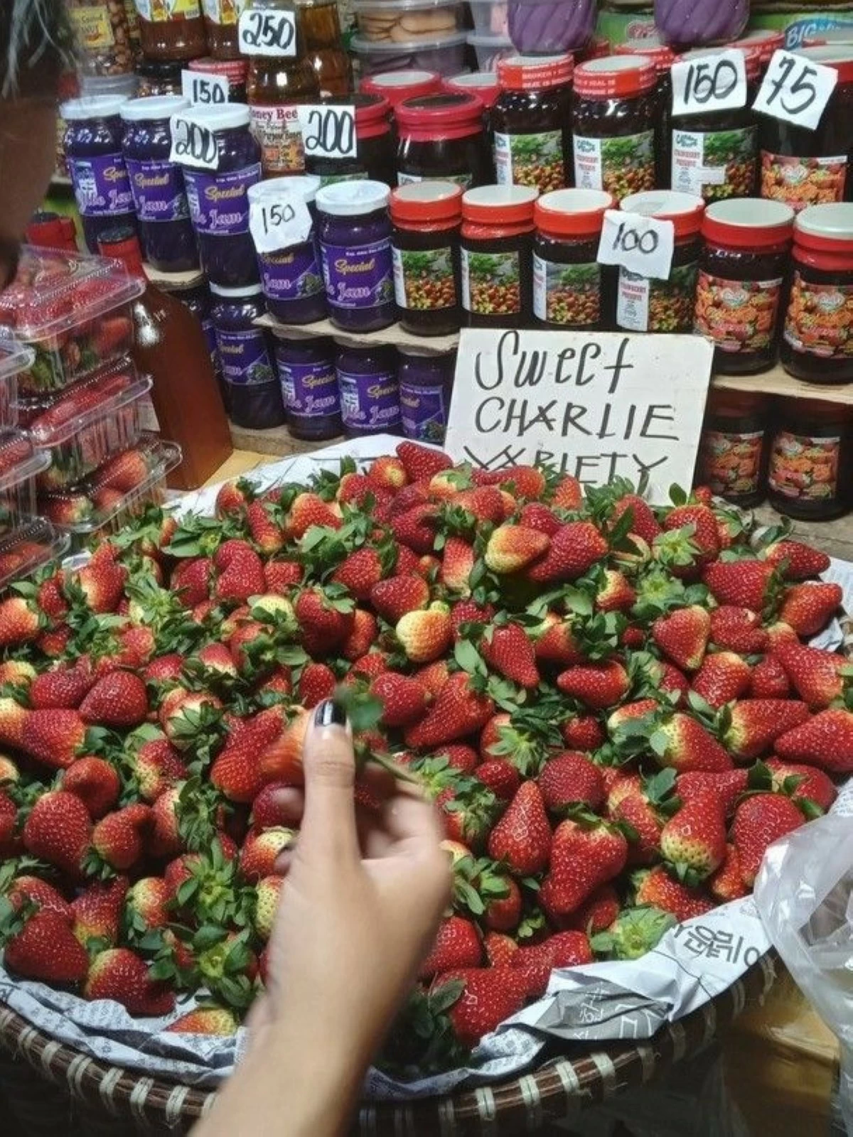 FRESH FROM THE MARKET Ube jam, strawberry preserves, and fresh strawberries from the Baguio City Market.