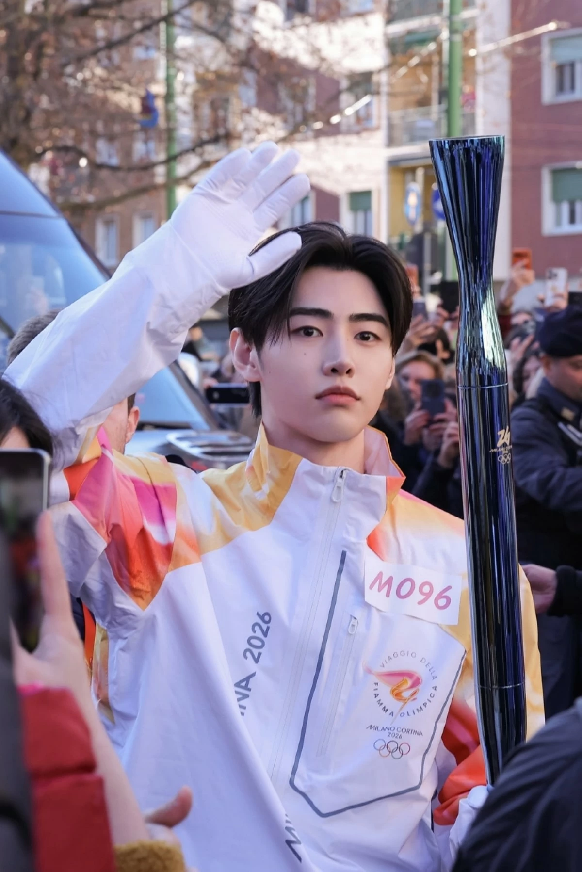ENHYPEN's Sunghoon participating in the Olympic torch relay on Feb. 5 in Milan for the Milano Cortina 2026 Winter Olympics in Italy. (Belift Lab) 
