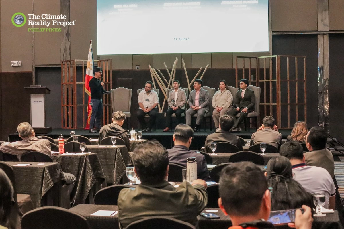  From left: Christopher Klein Asiñas and Jonas Marie Dumdum, SUSTAINARUMBLE!; Engr. Jordan Ballaran, DOE; John Davis Mangubat, Adventenergy, Inc.; Engr. Shiela Mina, ACEN RES; and Pocholo Enriquez, Climate Reality Philippines.