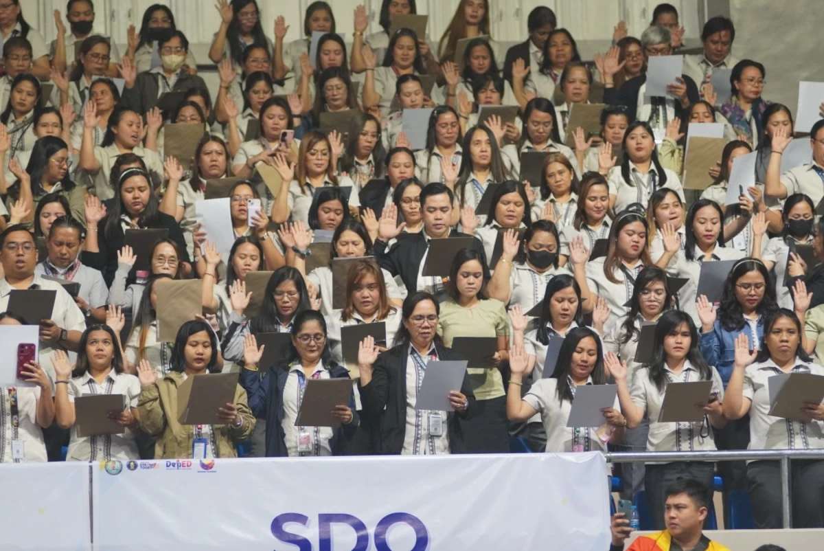 A total of 2,915 public school teachers from the National Capital Region (NCR) were officially promoted through a fast-tracked process under the Department of Education’s (DepEd) Expanded Career Progression framework during a ceremony witnessed by President Ferdinand R. Marcos Jr. in Makati City on February 6, 2026. (DepEd photo)