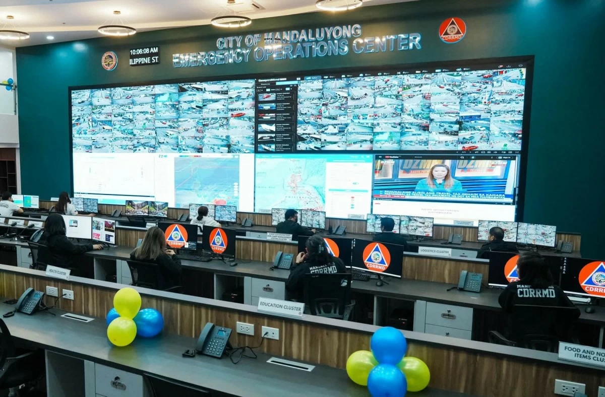 Mandaluyong City Mayor Menchie Abalos leads the inauguration of the city’s new Disaster Risk Reduction and Management Office building. (Photos from Mandaluyong PIO)