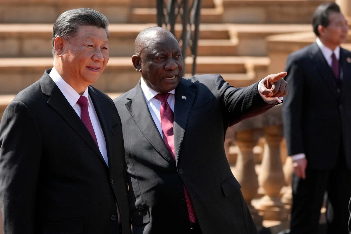 FILE - South Africa's President Cyril Ramaphosa, right, with Chinese President Xi Jinping during a state visit at Union Building in Pretoria, South Africa, Tuesday, Aug. 22, 2023. (AP Photo/Themba Hadebe, file)