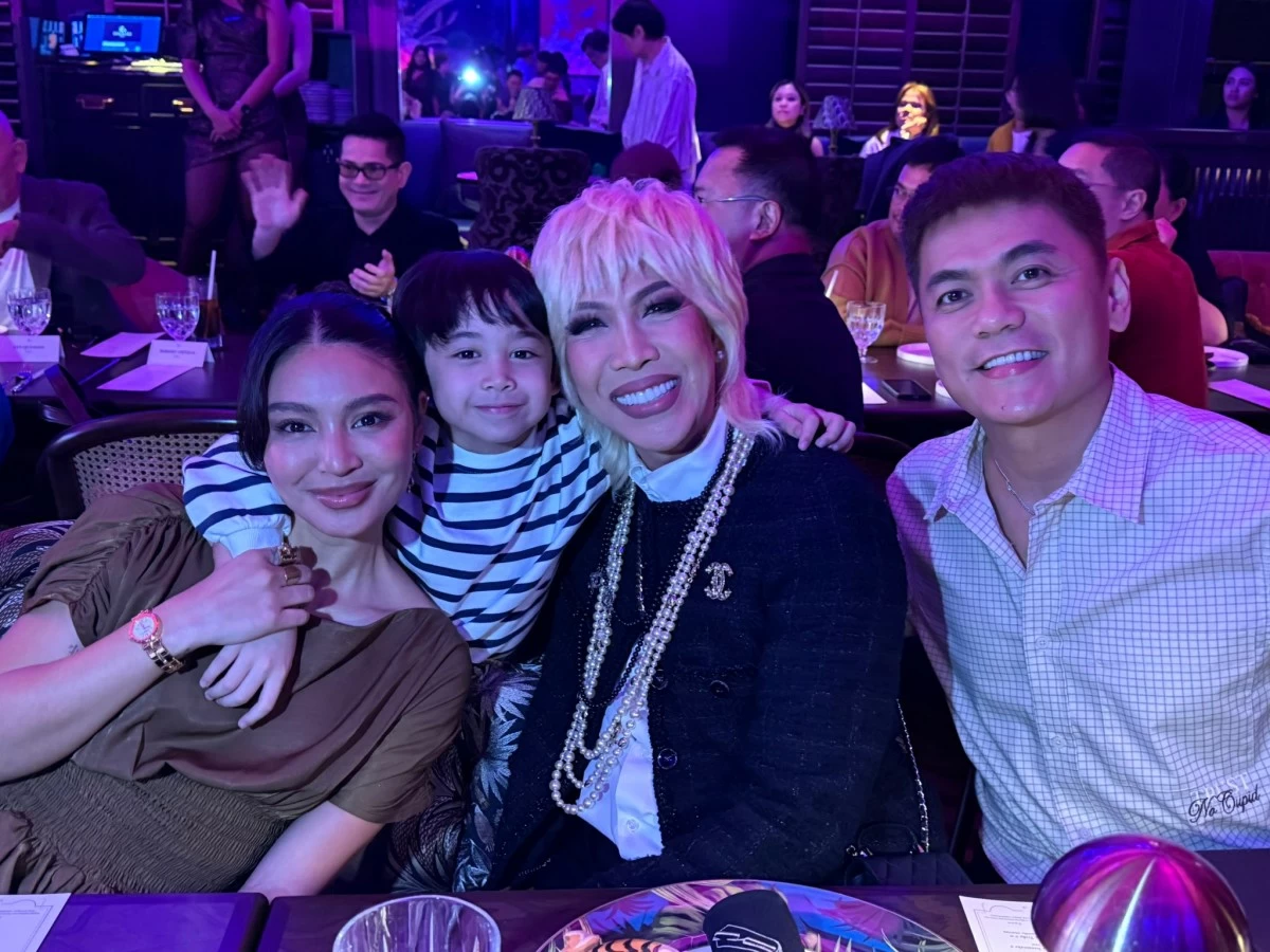 The lead stars of 'Call Me Mother' with Director Jun Robles Lana at the Thanksgiving dinner. (Photo credit - MJ Felipe)