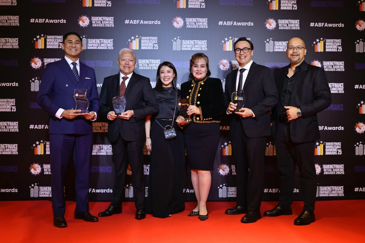 At the 2025 Asian Banking and Finance Awards in Singapore, Carlo Mariano, head of Regional Sales, Financial Markets Distribution Group; Gerald Abrogar, head of Investment Banking; Ivy Uy, head of Branch Banking Group; Jacqueline Fernandez, president; Martin Reyes, head of Marketing and Cash Management; and Gio Cruz, head of Corporate Sales, Cash Management