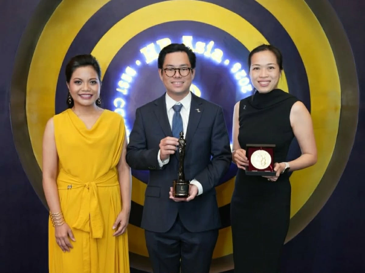 At HR Asia Awards 2025, Bing Paraguas, FVP and head of HR Strategy and COE of Filinvest Group; Francis Gotianun, director of FDC and FSVP of Filinvest Hospitality Corp.; and Isabelle Gotianun Yap, director of FDC and VP Chief Strategy and Transformation Officer and executive director of EastWest 