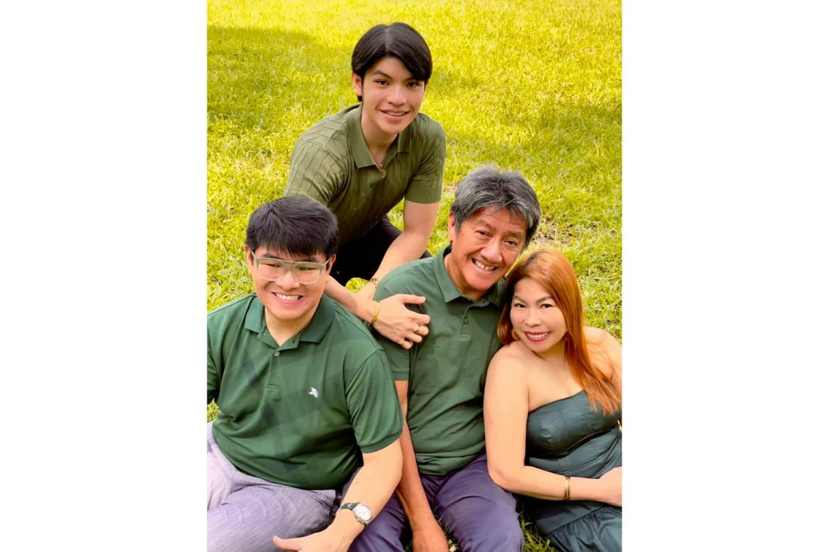 Fedi with his younger brother Francis, dad Rico, and mom Chrissy