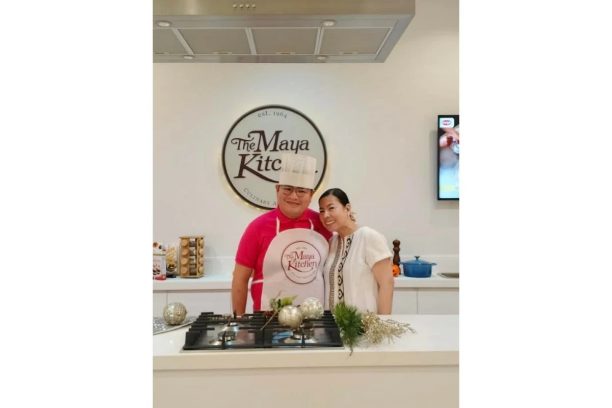 Fedi brushing up on his baking and cooking skills with mom Chrissy