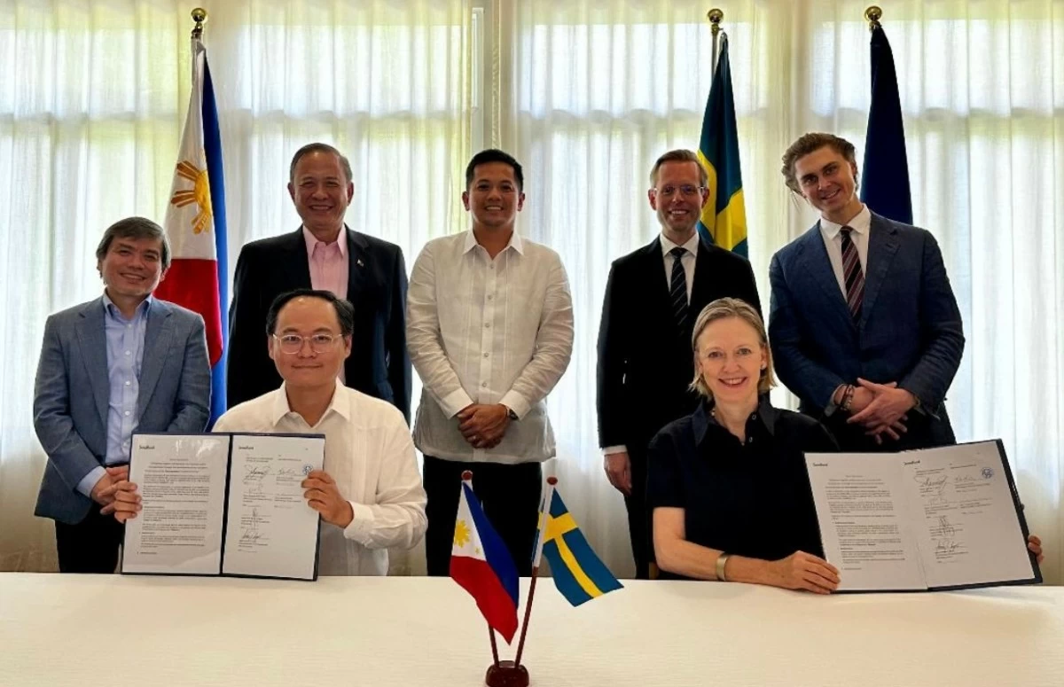 Seated, from left, are Secretary Giovanni Lopez of the Department of Transportation and Ambassador Anna Ferry of the Embassy of Sweden to the Philippines, while standing, from left, are Teodorico Delfin, undersecretary for planning and development of the Department of Transportation; Ramon Reyes, undersecretary for road transport and non-infrastructure of the Department of Transportation; Steve Pastor, undersecretary for road transport and infrastructure of the Department of Transportation; Emil Akander, vice president for Asia Pacific at Business Sweden; and Johan Lennefalk, trade commissioner to the Philippines