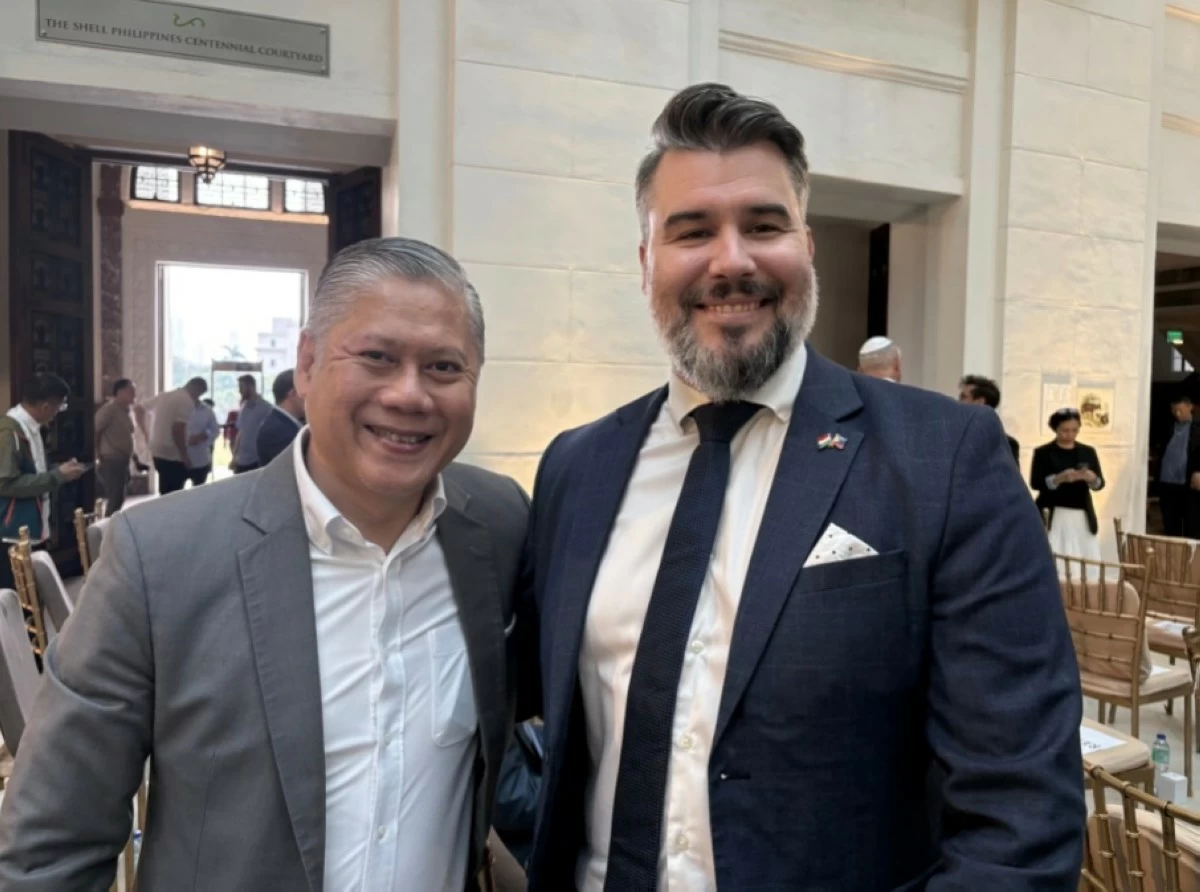 Michael Alexander M. Ang,Honorary Consul of the Hashemite Kingdom of Jordan, with Consul Zsolt Horváthof the Embassy of Hungary