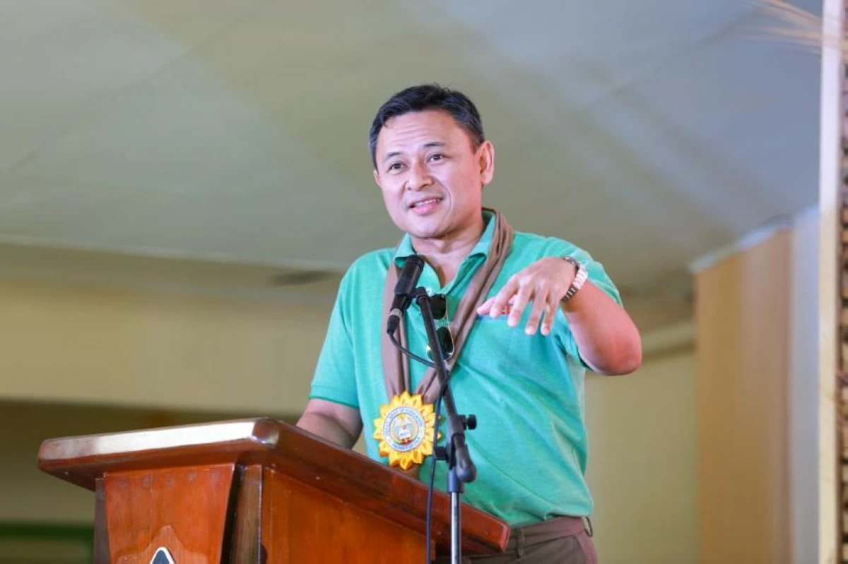DepEd Secretary Sonny Angara leads the inauguration and ribbon-cutting of the DepEd’s first Classroom Leasing Initiative on February 9, 2026 at a leased school facility in Barangay Pulilan Sur, Pila, Laguna. (DepEd photo)