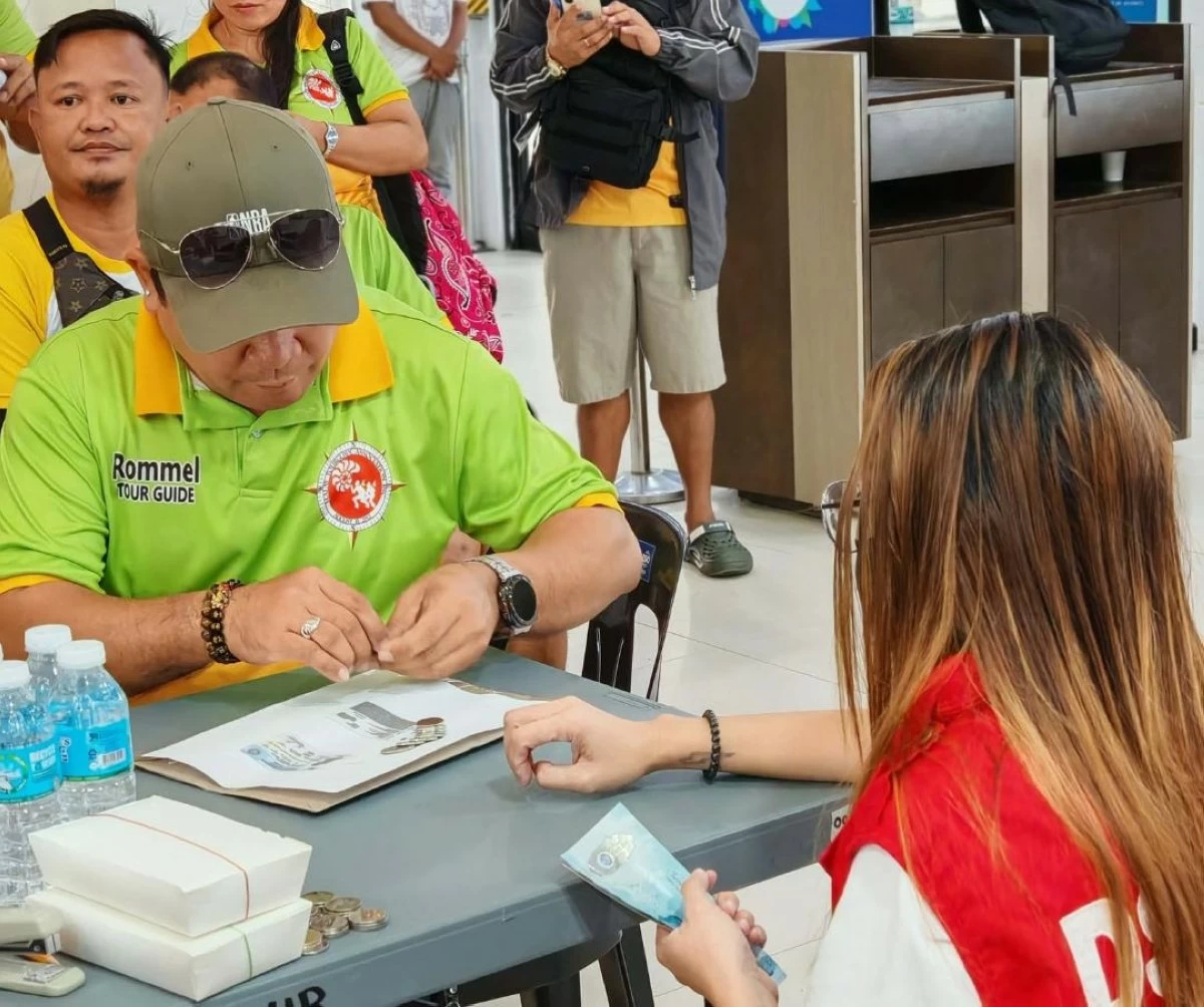 Weather-affected Aklan tourism workers receive cash aid