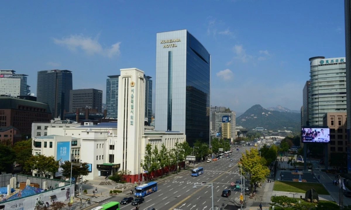 The Sejong-daero road leading to Gwanghwamun Square in Seoul in a photo taken from the Seoul City Hall (Jonathan Hicap) 