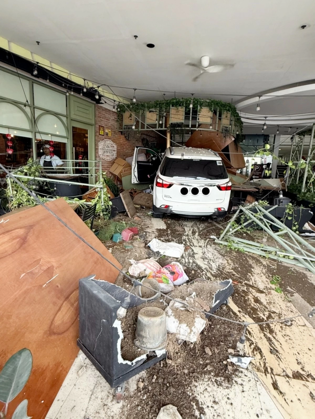 The vehicle that rammed into actor Matteo Guidicelli's Da Gianni Cucina Italiana restaurant at Westgate Hub in Alabang on Feb. 8 (Photo from Guidicelli's Facebook account)