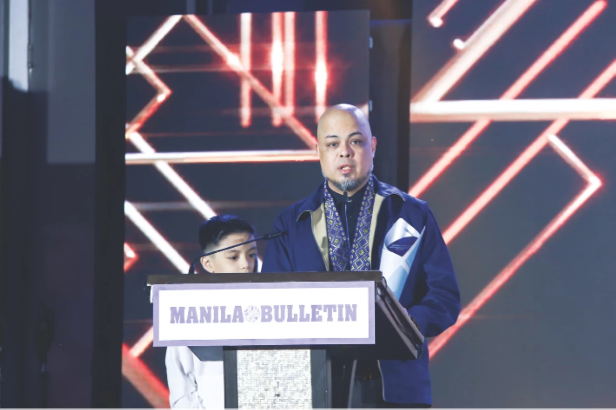 Ian de Leon and son accepting the award in honor of Nora Aunor