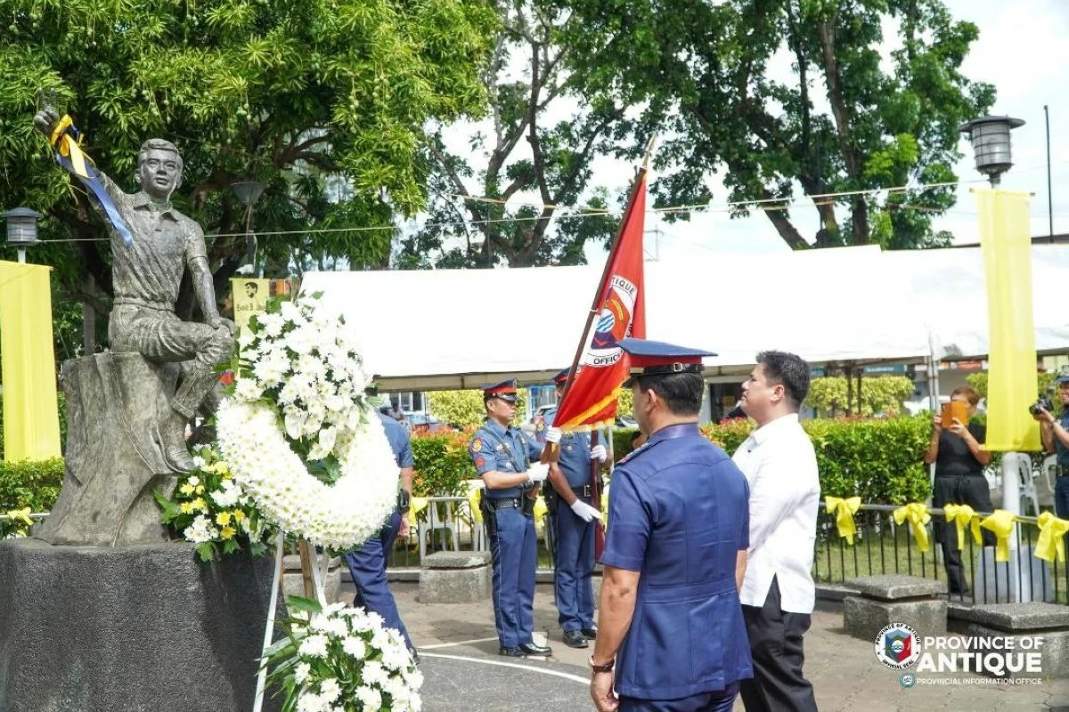 A WREATH-LAYING ceremony is held during the 40th death anniversary of former Antique Gov. Evelio Javier in San Jose de Buenavista on Wednesday, Feb. 11.  (Antique PIO)