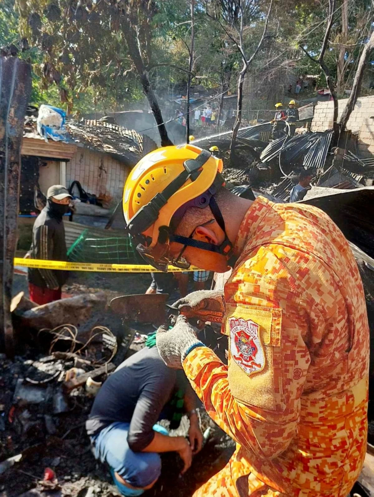 The fire in Magdaong Drive, Barangay Poblacion, Muntinlupa (Photo from the Muntinlupa City Fire Station) 
