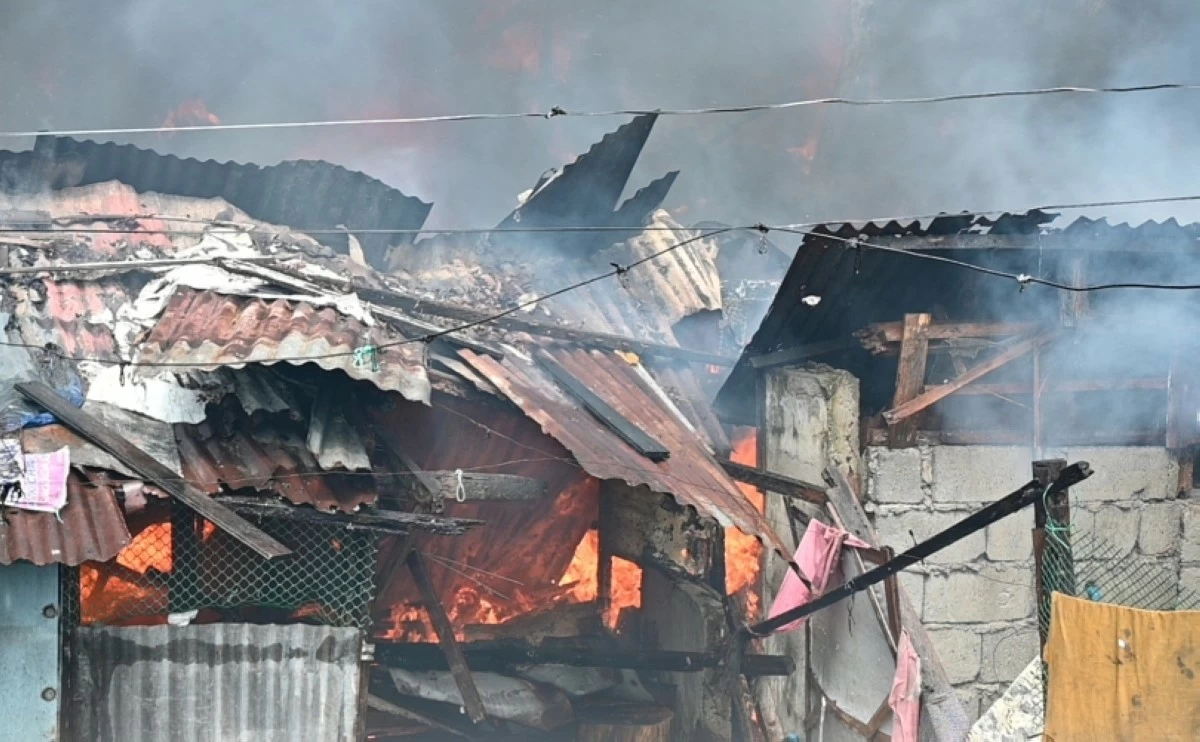 The fire in Magdaong Drive, Barangay Poblacion, Muntinlupa (Photo from the Muntinlupa City Department of Disaster Resilience and Management)