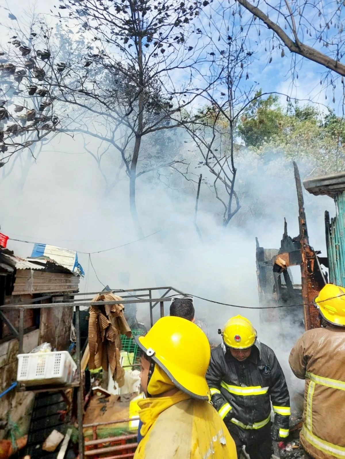 The fire in Magdaong Drive, Barangay Poblacion, Muntinlupa (Photo from the Muntinlupa City Fire Station) 
