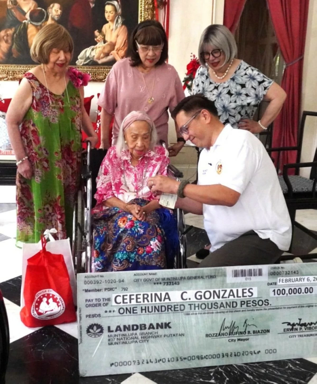 Muntinlupa Mayor Ruffy Biazon with supercentenarian Ceferina Gonzales (Photo from the Muntinlupa City government) 