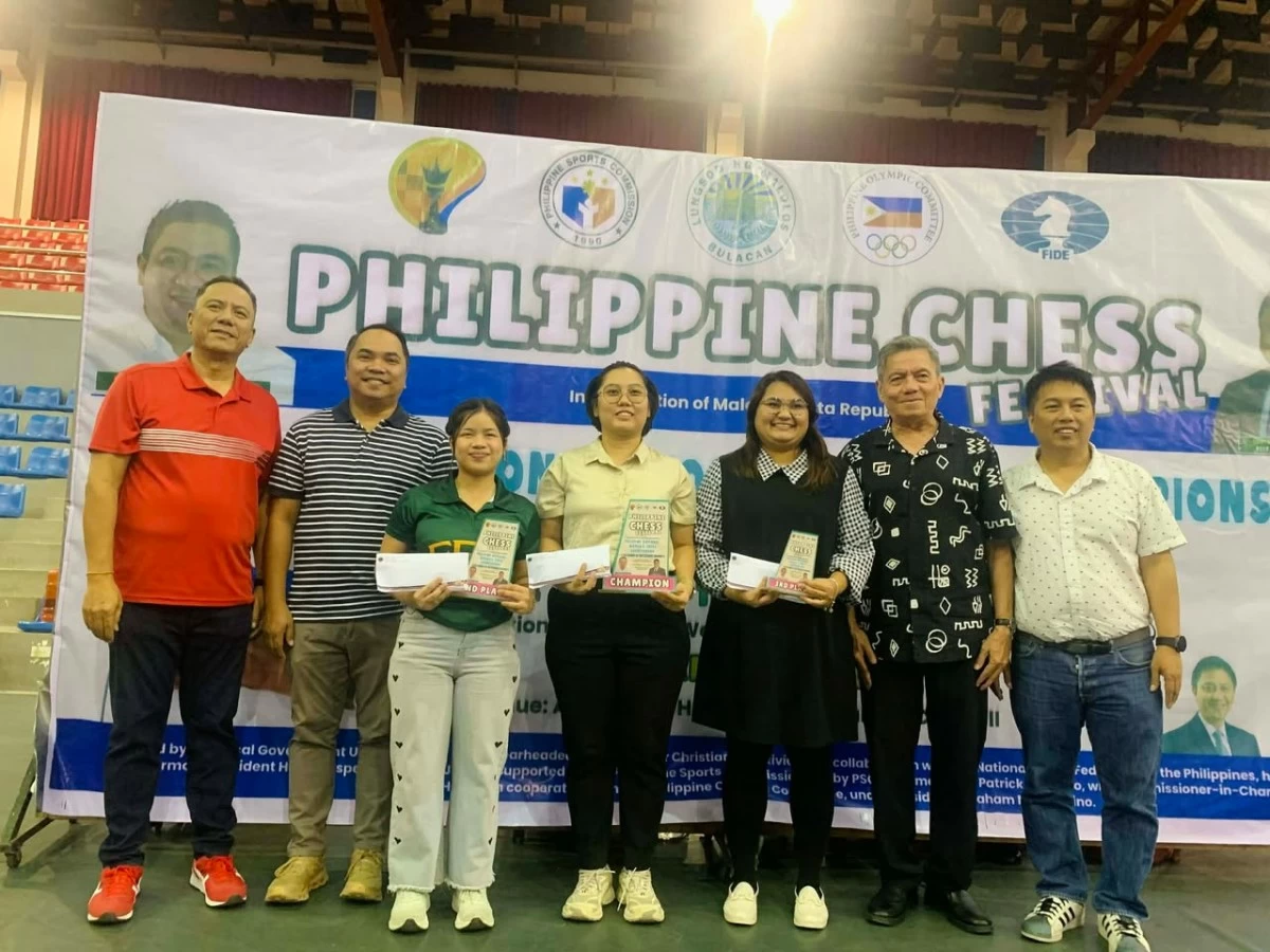 Janelle Mae Frayna (center), Ruelle Canino (third from left) and Jan Jodilyn Fronda (fifth from left). (Photo from NCFP)