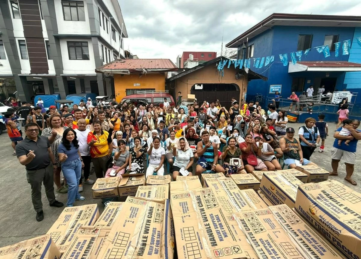 Fire affected residents receive immediate assistance from Malabon Coty government (Photo from Malabon LGU)