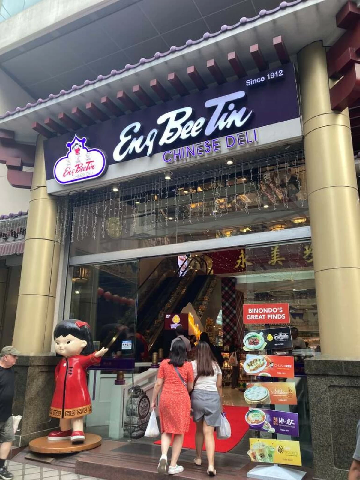 SWEET TREATS Eng Bee Tin is a popular stop for hopia and tikoy.