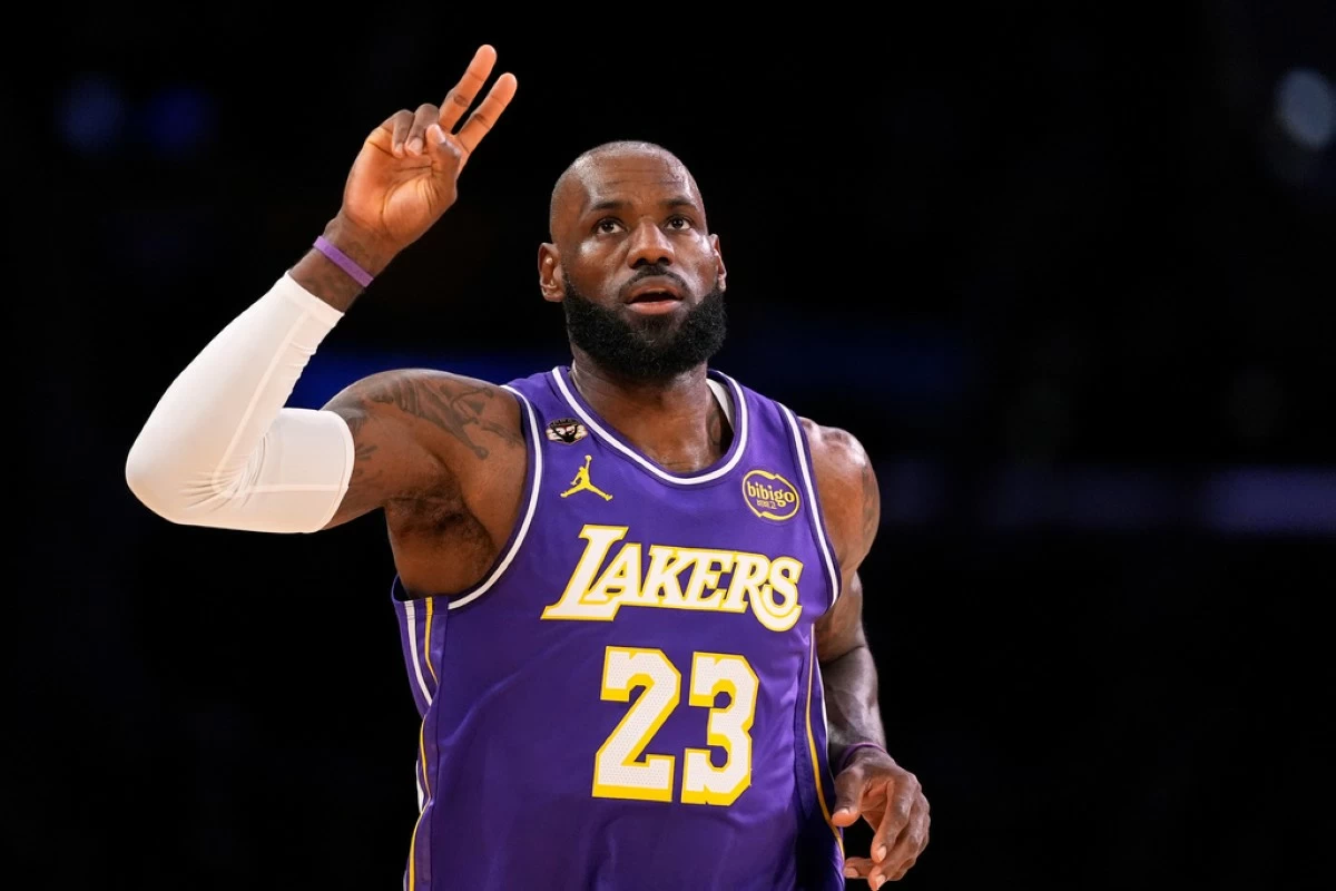 In his first All-Star Game two decades ago, LeBron James suited up for the Eastern Conference alongside fellow starters Shaquille O'Neal and Allen Iverson to face Kobe Bryant, Kevin Garnett and Tim Duncan. (File Photo/ AP)
