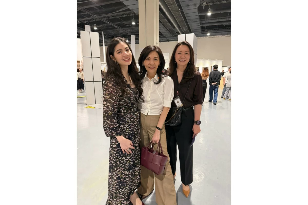 Kerry and Kaye Tinga, with Debbie Pe-Sy