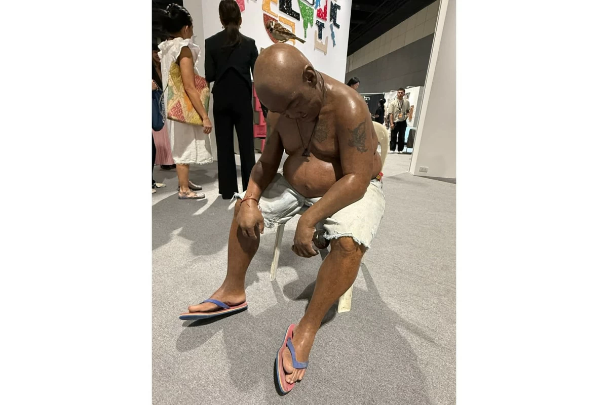 The sculpture 'Weight of the Day' by Linds Lee