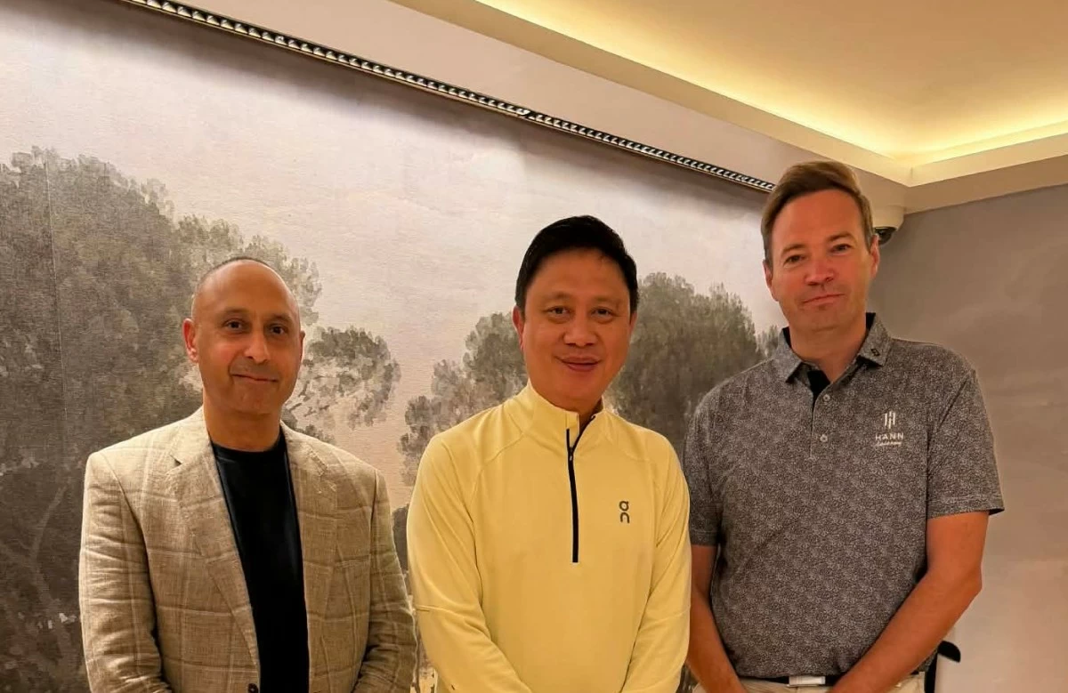 PSC Chairman Patrick Gregorio (center) with Hann Reserve General Manager Tim Neil (right) and Arosco Golf Promotions CEO Jaz Kanth.
