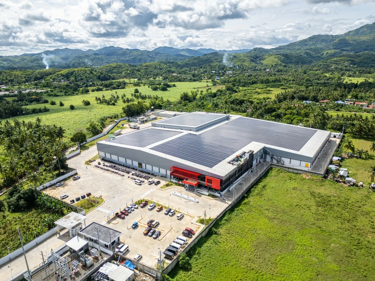 Solar panels installed across the roof of the Jollibee Group’s Danao Commissary help power the facility with 99% renewable energy, complementing its shift to geothermal electricity. The installation reflects how sustainability features were built into the facility’s design to support efficient, low-carbon operations.