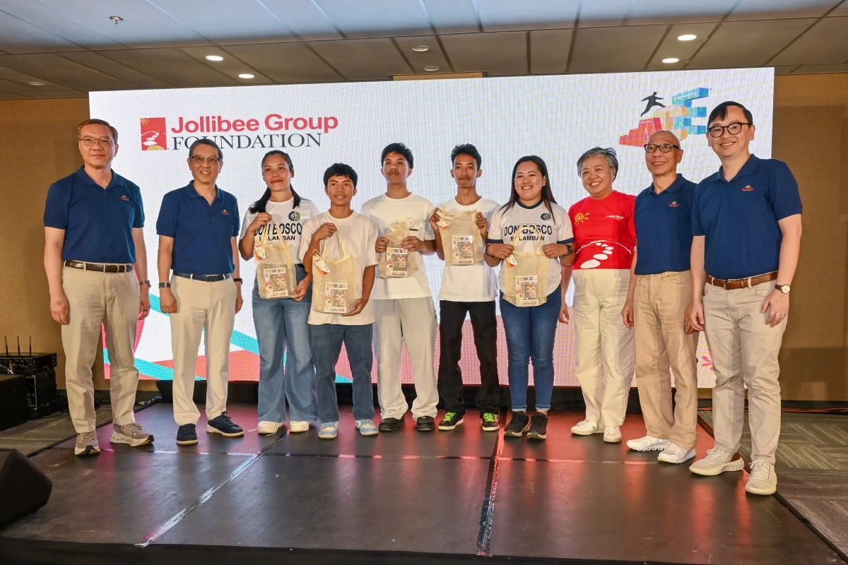 ACE scholars from Don Bosco Technical Vocational, supported by the Jollibee Group Foundation, pose with Jollibee Group leaders during the Danao Commissary inauguration in Cebu. The Access, Curriculum, and Employability (ACE) Scholarship Program equips underprivileged youth with industry-relevant skills to prepare them for employment opportunities.