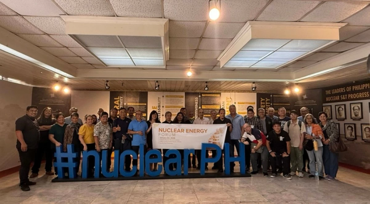 Congressman Mark Cojuangco, Alpas Pinas Lead Convenor Gayle Certeza together with environmental advocates from Kuryente.org, PARE, and participants from other consumer groups, during the Nuclear Energy Forum at PNRI.