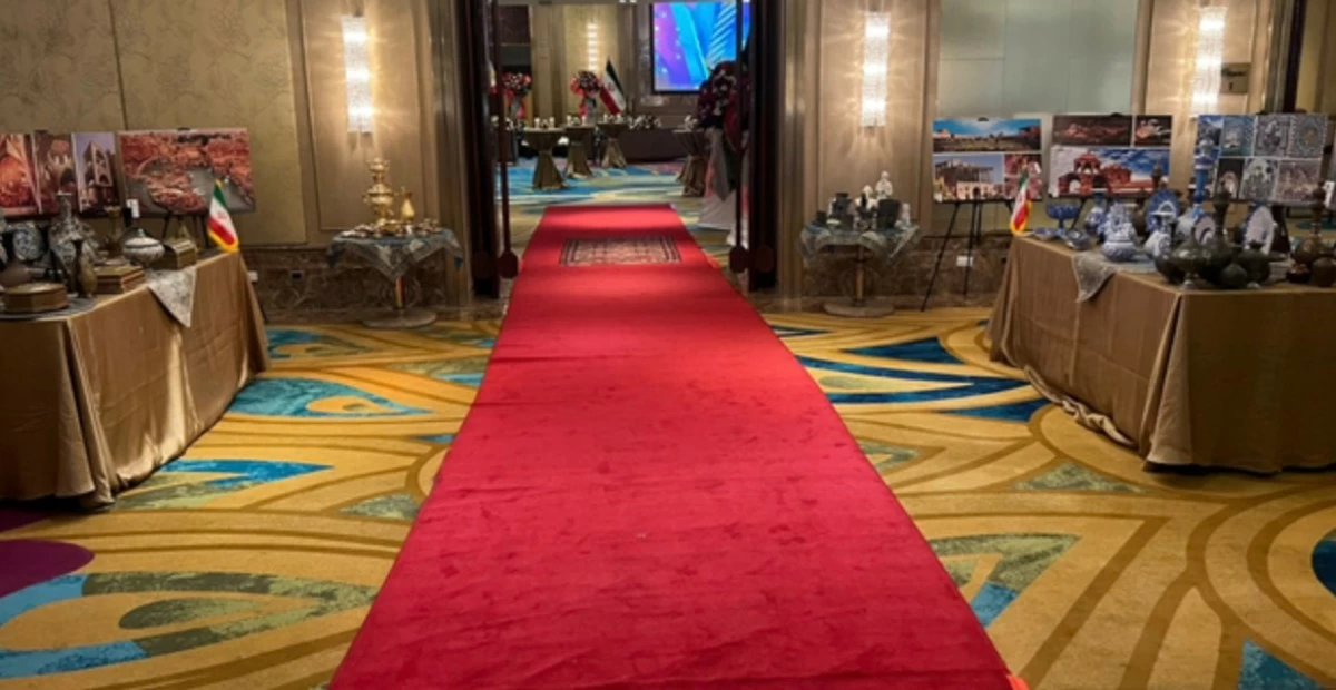 Entrance of Mayuree 1 Ballroom, Dusit Thani Hotel with Iranian handicrafts on display on the sides