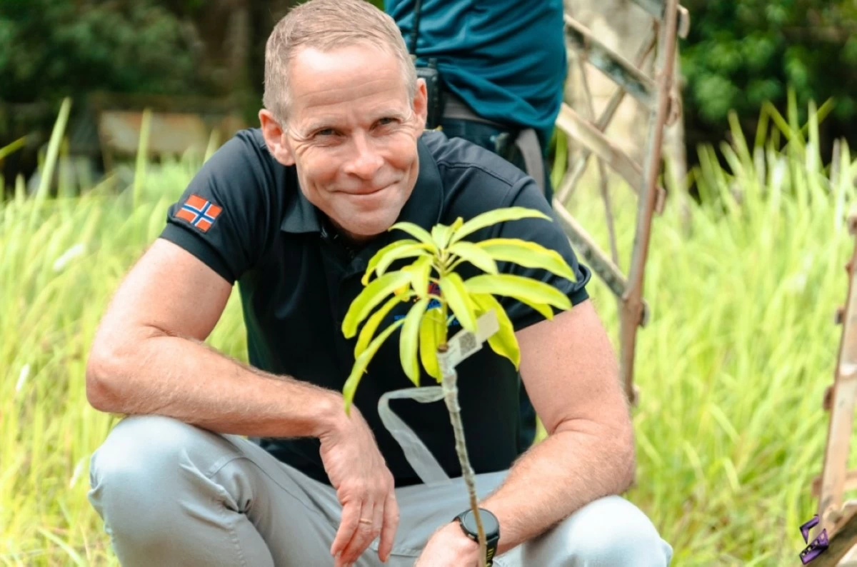 Ambassador Lyster’s smile reflects his joy in contributing to environmental preservation through tree planting

