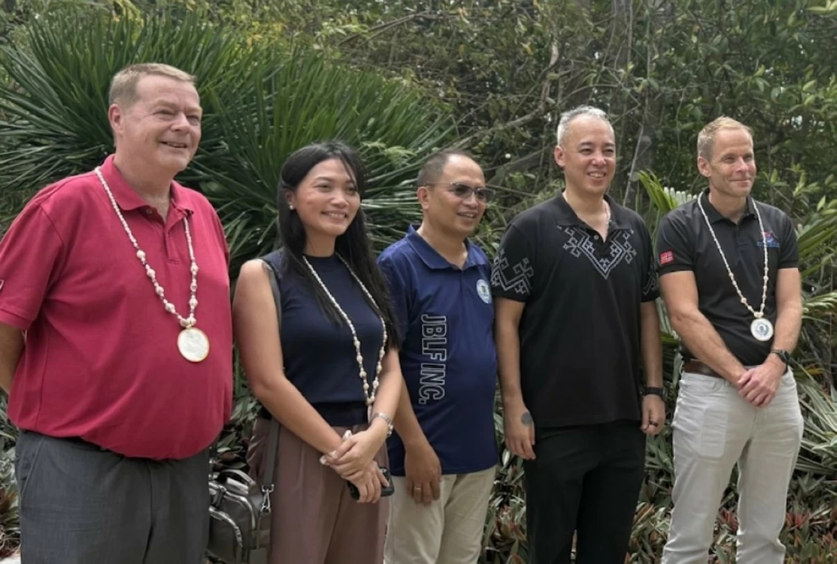 Ambassador Christian Halaas Lyster (rightmost), together with business and trade team members Ana Florentino and Claus Gaasvig, joined farm owners Loel Losanes and Lodovico Losanes