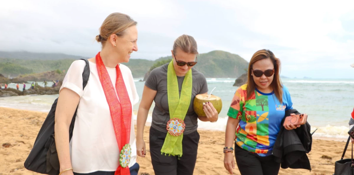 Sweden’s Ambassador Anna Ferry and Finland’s Ambassador Saija Nurminen share a lighthearted walk by the seashore with a DFA official

